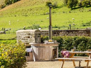 4 Bed in Melbury Abbas 48814