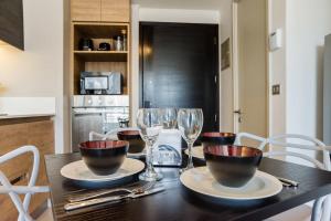 Cozy 2BR Escape for Three in Vibrant Nunoa