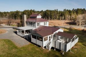 Swan Pond Cabin Hot Tub & Firepit Retreat
