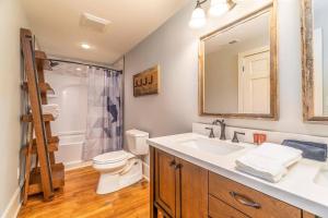 Downtown Duo - The Loft & The Den