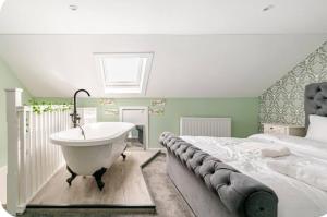 Modern 2 bedroom cottage house