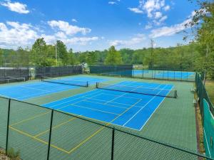 Hot Tub & Fire Pit: Cozy Pines Chalet in Poconos