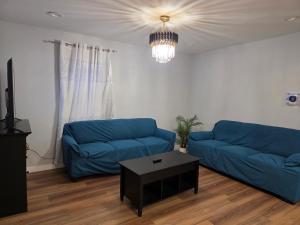 Niagara Street Revival House - 3 Bedroom 2 Bathroom Freestanding Home