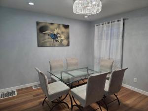 Niagara Street Revival House - 3 Bedroom 2 Bathroom Freestanding Home