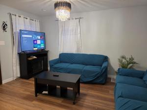 Niagara Street Revival House - 3 Bedroom 2 Bathroom Freestanding Home