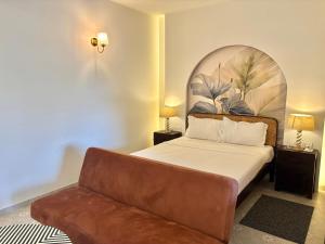 Candolim Beach Studio with Pool & WiFi - Couples Retreat