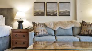 378 Lodge At Spruce Peak Ski In Ski In Ski Out King Studio By Stowe Mountain Rentals