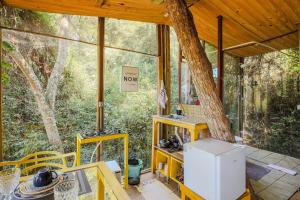 Casa de Vidro na Mata há 90km de São Paulo, com Lago, Piscina, Caiaque, Stand UP, Cascata e Escorrega no Lago - Quinta do Vale Itatiba