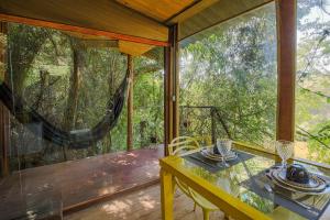 Casa de Vidro na Mata há 90km de São Paulo, com Lago, Piscina, Caiaque, Stand UP, Cascata e Escorrega no Lago - Quinta do Vale Itatiba