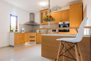 Villa Tina with Swimming Pool, Tennis court, Games room, Sauna, Gym, BBQ