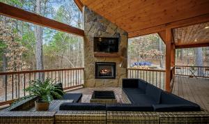 Whispering Winds, Luxury Cabins, Sleeps 22
