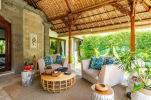 Three Bedrooms Elegant Home Walking Distance to The Beach