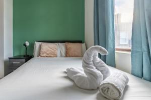 "Furnished Rentals Direct" DominionHouse cul-de-sac Home for 6 people in Anfield near LFC, Goodison Park, Free Street Parking, Suits Travellers, contractors and Family, Near Football action and 10 minutes drive to Liverpool City Centre