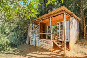 Quinta do Vale- Cabana dos Esquilos: Lago, Cascata