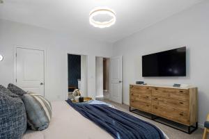 Luxury 9BR Solara Home Themed Fun & Pool