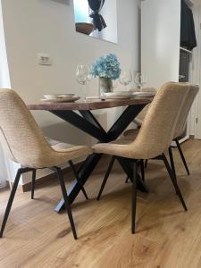 City room with free parking