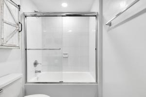 1 Bedroom Apt With Patio in South Riverside