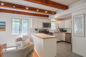 Private Location w Guest House