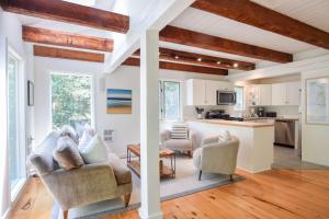 Private Location w Guest House