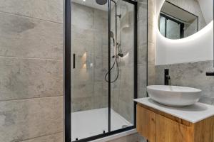 Newly renovated Atherton home by Train station