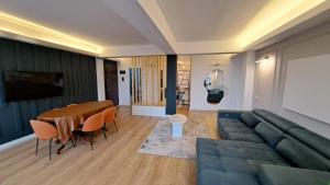 Escape & Enjoy your Spacious 3-room Retreat