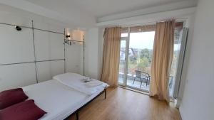 Escape & Enjoy your Spacious 3-room Retreat