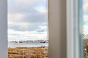 Brand-New Luxury Apartment with Sea View