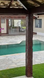 Casa com 4 suítes perto da praia