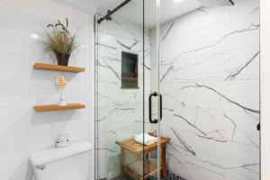 Jade East Towers 0950 by Newman-Dailey