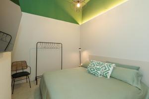 VV Isleta Urban House "by henrypole home"