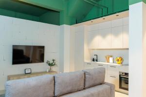 VV Isleta Urban House "by henrypole home"