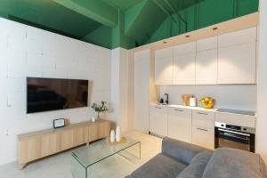 VV Isleta Urban House "by henrypole home"