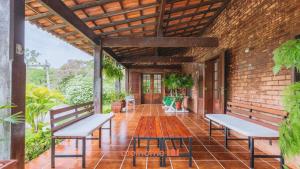 Casa em Miguel Pereira com Piscina e Lareira