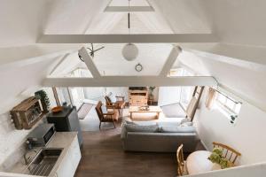 Snug Cotswolds Farm Cottage - The Henloft