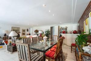 Casa com Piscina, Churrasqueira, Jogos e Lareira