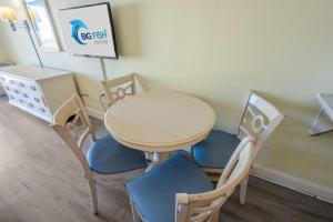 Fantastic views, two queen beds on the high floor