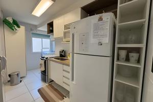 JTR beira-mar com varanda, ar, cozinha completa, quarto para até 4 pessoas