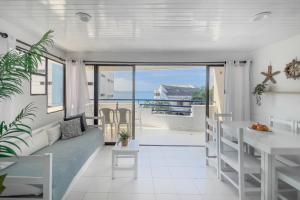 Tropical Beach - Con vista al mar