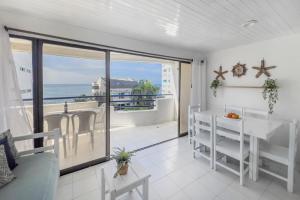 Tropical Beach - Con vista al mar