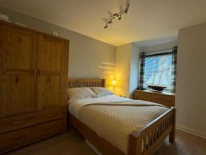 Salt House, Swansea Marina 4 bed Townhouse Sleeps 11 Pet Friendly