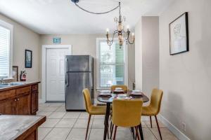 Cordova Palms A - Duplex by Castillo