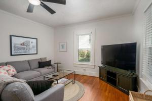 Crimson Tide Cottage- 2 King Beds- 2 5 miles to UA