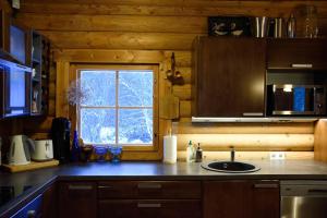 Seaside log-house Merehõbeda with sauna and hot tub