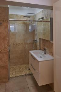 Sète - Coeur de ville et proximité canaux , Appartement plein soleil, Vue St Clair