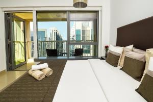 Skyline 43 - Penthouse Burj Khalifa View & Pool