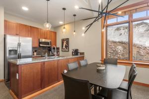 Twilight Terrace Capitol Peak Lodge #3226