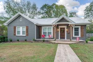 Roll Tide Bungalow-3 miles to UA- 5 TVs- Game Room