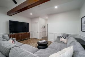 Roll Tide Bungalow-3 miles to UA- 5 TVs- Game Room