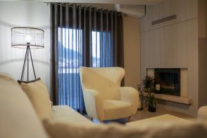 Rock State View - Unique Overlooking Meteora Flat