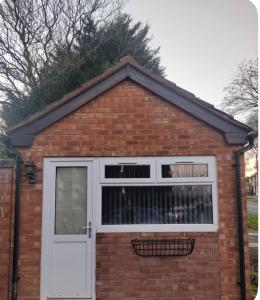 Spacious en-suite bedroom with free parking